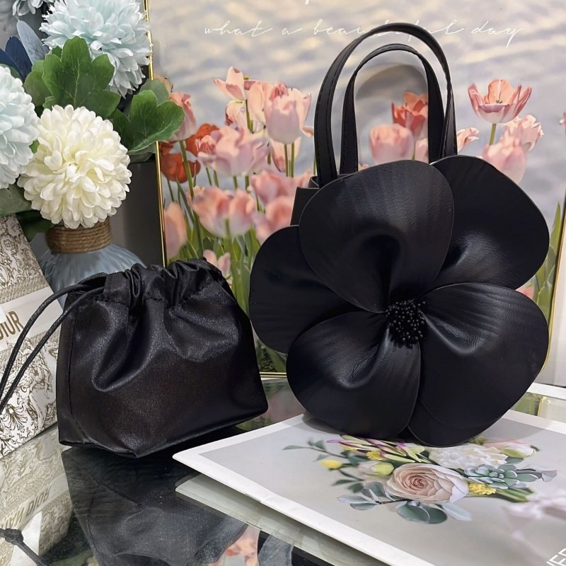 French Style Petal Flower Tote Bag One Shoulder Crossbody $78.50 Dana Fashion Color: Classic Black Women's Bags Product information: Lining texture: no lining Color: pink, classic black, red, champagne gold Outer bag type: open pocket Hardness: medium Mat