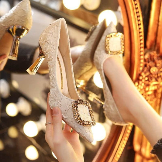 French Teenage High Heels Student Design Sense Niche Temperament Stiletto Heel Pumps $33.90 Dana Fashion Color: Apricot 65 Size: 34 Women's shoes Product information: Pattern: solid color Lining material: imitation leather Applicable sports: Universal Col