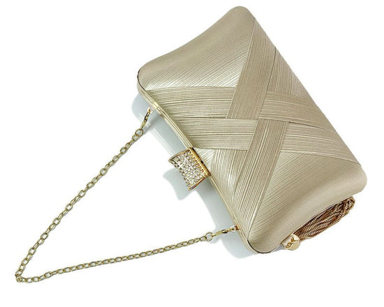 Fringed Metal Braided Diamond Buckle Banquet Evening Clutch Shoulder Bag $37.24 Dana Fashion Color: Apricot Women's Bags Product information: Product category: dinner bag Material: Polyester Opening method: lock Carrying parts: soft handle Strap root numb