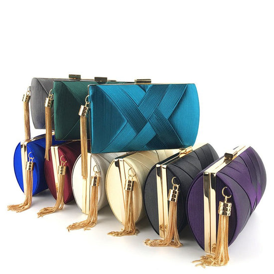 Fringed Metal Braided Diamond Buckle Banquet Evening Clutch Shoulder Bag $37.24 Dana Fashion Color: Apricot Women's Bags Product information: Product category: dinner bag Material: Polyester Opening method: lock Carrying parts: soft handle Strap root numb