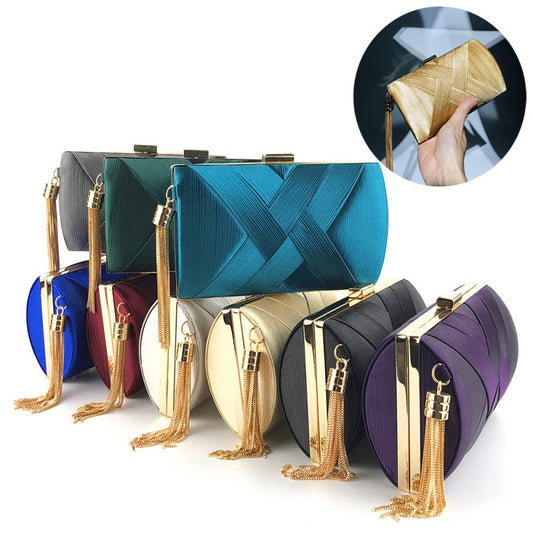 Fringed Metal Braided Diamond Buckle Banquet Evening Clutch Shoulder Bag $37.24 Dana Fashion Color: Apricot Women's Bags Product information: Product category: dinner bag Material: Polyester Opening method: lock Carrying parts: soft handle Strap root numb