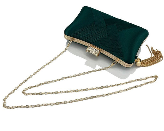 Fringed Metal Braided Diamond Buckle Banquet Evening Clutch Shoulder Bag $37.24 Dana Fashion Color: Apricot Women's Bags Product information: Product category: dinner bag Material: Polyester Opening method: lock Carrying parts: soft handle Strap root numb