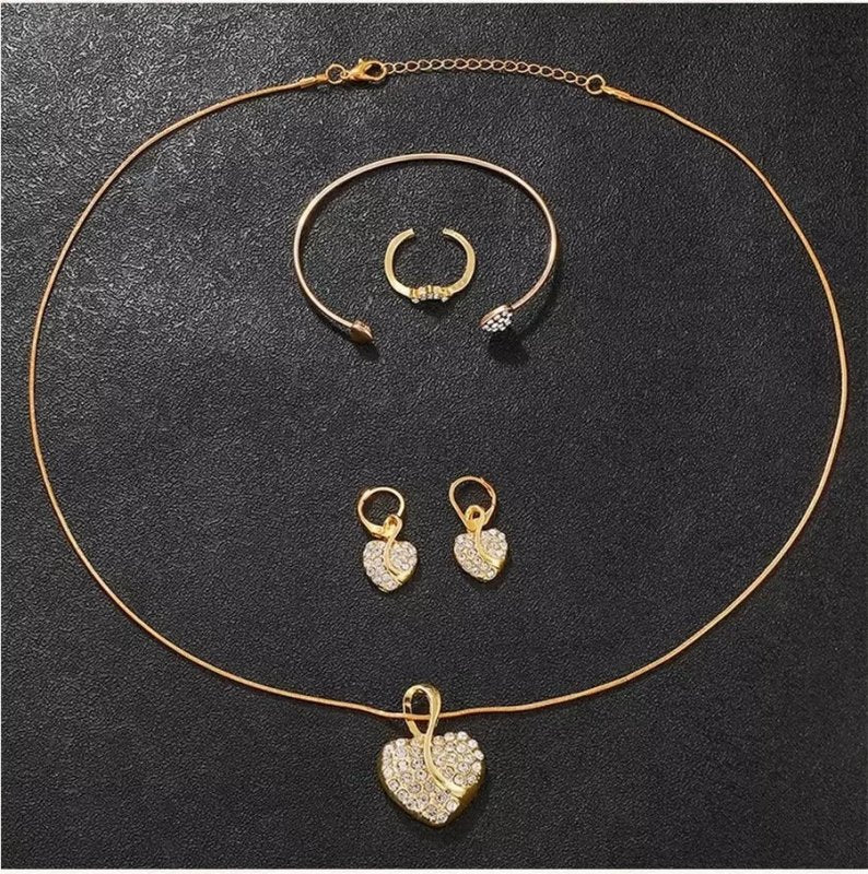 Full Diamond Bracelet Watch Suit Women's Quartz Watch Fashion Jewelry $41.29 Dana Fashion Color: Gold Watch Love 4 Pieces Women's Accessories Product information: Color: gold three eyes gold Love 4 pieces, Movement type: Quartz Display type: Pointer Mirro