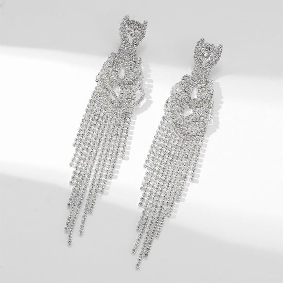 Full Diamond Long Tassel Women's Earrings $21.47 Dana Fashion Color: Golden AB Women's Accessories Product information: Color: gold, silver Applicable population: Female Material: Rhinestone Shape: Geometry Size: 12.8 * 1.8cm Packing list: Earrings*1Pair