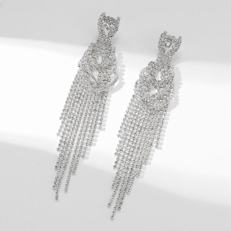 Full Diamond Long Tassel Women's Earrings $21.47 Dana Fashion Color: Golden AB Women's Accessories Product information: Color: gold, silver Applicable population: Female Material: Rhinestone Shape: Geometry Size: 12.8 * 1.8cm Packing list: Earrings*1Pair