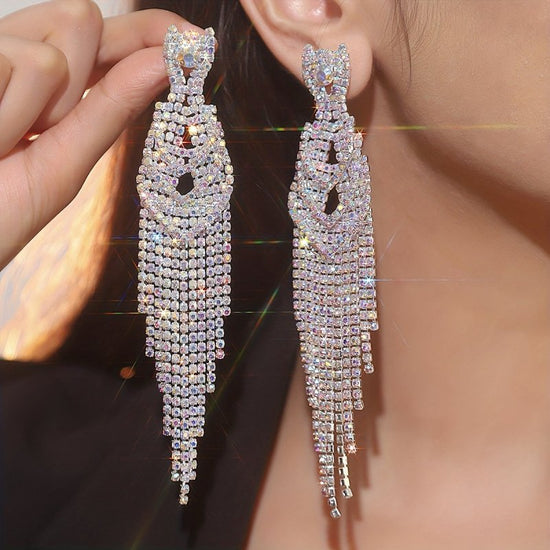 Full Diamond Long Tassel Women's Earrings $21.47 Dana Fashion Color: Silver AB Women's Accessories Product information: Color: gold, silver Applicable population: Female Material: Rhinestone Shape: Geometry Size: 12.8 * 1.8cm Packing list: Earrings*1Pair