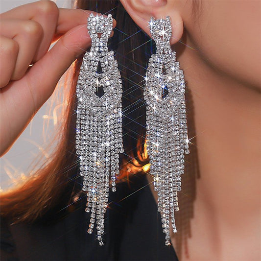 Full Diamond Long Tassel Women's Earrings $21.47 Dana Fashion Color: Golden AB Women's Accessories Product information: Color: gold, silver Applicable population: Female Material: Rhinestone Shape: Geometry Size: 12.8 * 1.8cm Packing list: Earrings*1Pair