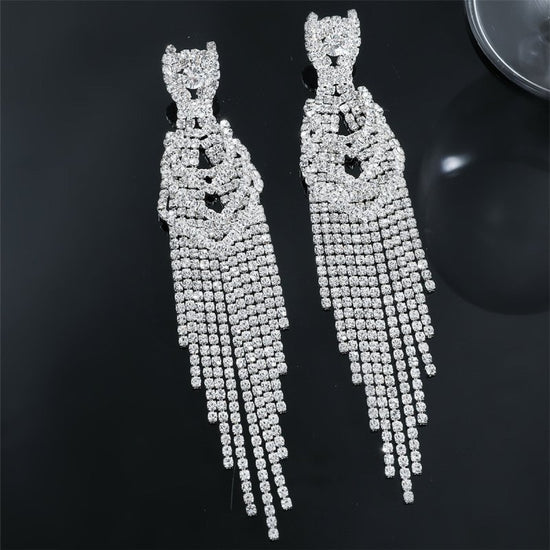 Full Diamond Long Tassel Women's Earrings $21.47 Dana Fashion Color: Golden AB Women's Accessories Product information: Color: gold, silver Applicable population: Female Material: Rhinestone Shape: Geometry Size: 12.8 * 1.8cm Packing list: Earrings*1Pair