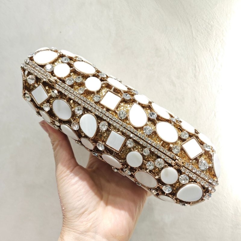 Full Diamond Shell Dinner Clutch Crystal Hollow Women's Bag $159.00 Dana Fashion Color: Gold Women's Bags Product information: Applicable Scenarios: Daily Matching Colour: Gold Material: PU Popular elements: Hollow, Diamond Style: fresh and sweet Size: Pa