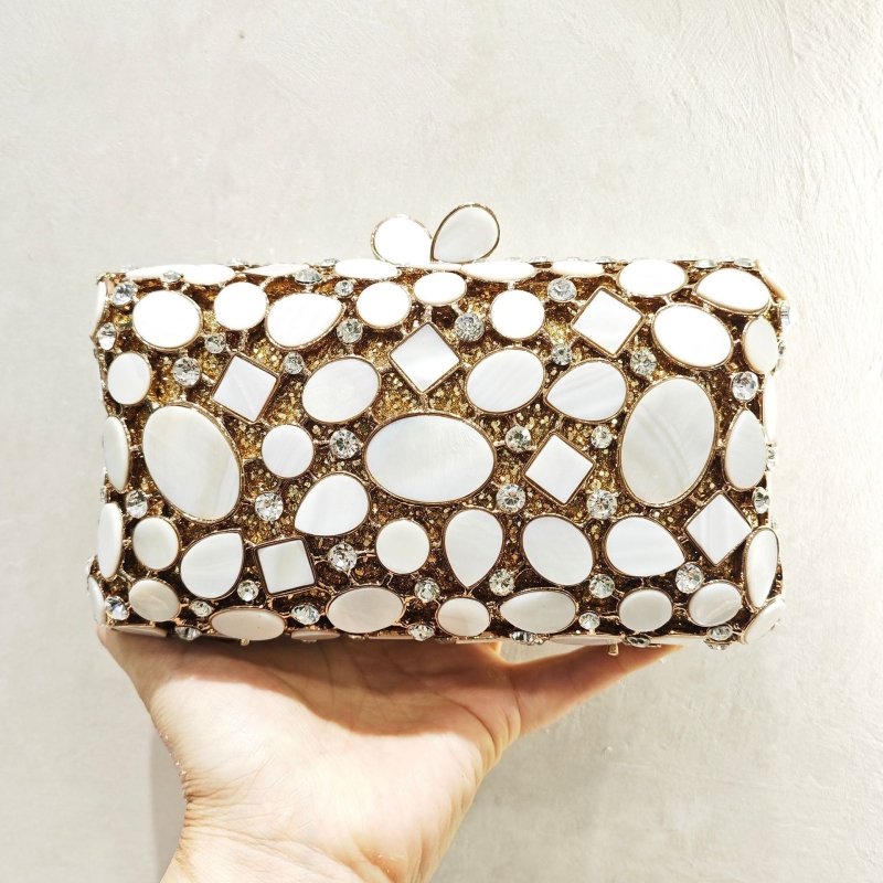 Full Diamond Shell Dinner Clutch Crystal Hollow Women's Bag $159.00 Dana Fashion Color: Gold Women's Bags Product information: Applicable Scenarios: Daily Matching Colour: Gold Material: PU Popular elements: Hollow, Diamond Style: fresh and sweet Size: Pa