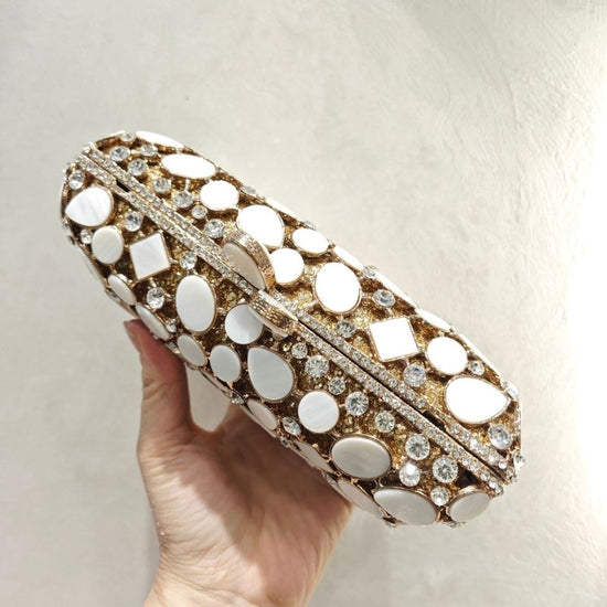 Full Diamond Shell Dinner Clutch Crystal Hollow Women's Bag $159.00 Dana Fashion Color: Gold Women's Bags Product information: Applicable Scenarios: Daily Matching Colour: Gold Material: PU Popular elements: Hollow, Diamond Style: fresh and sweet Size: Pa