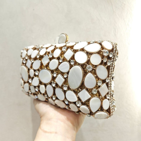 Full Diamond Shell Dinner Clutch Crystal Hollow Women's Bag $159.00 Dana Fashion Color: Gold Women's Bags Product information: Applicable Scenarios: Daily Matching Colour: Gold Material: PU Popular elements: Hollow, Diamond Style: fresh and sweet Size: Pa