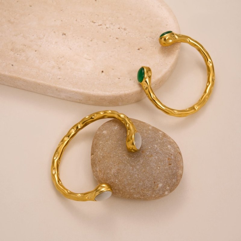 Genuine Gold Plated Titanium Steel Exquisite Zircon Opening Bracelet $35.00 Dana Fashion Color: Black Women's Accessories Product information: Process: Electroplating Color: white, black, red, green, pink Material: titanium steel Size: Opening Popular ele