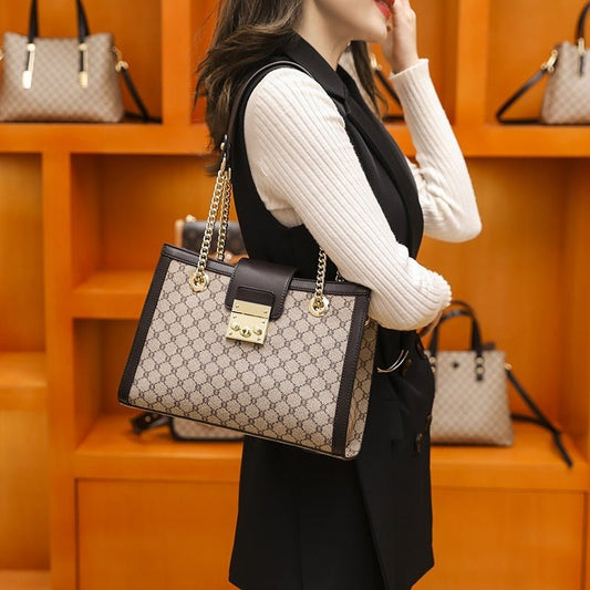 Genuine Leather Fashion Women's Bag $128.90 Dana Fashion Color: Brown Women's Bags Product information: Genuine Leather fashion lady's clothing bag Color: Brown Material: genuine leather Hardness: soft Packing list: Women's bag x1 Product Image: