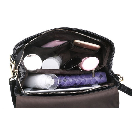 Genuine Leather Women's Woven Bag Crossbody Small Bag Women's Shoulder Messenger Bag $120.00 Dana Fashion Color: Black Women's Bags Product information: Lining texture: Polyester Pattern: solid color Color: Black Processing Method: embossing Outer bag typ