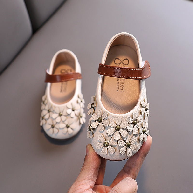 Girls' Small Leather Shoes, Female Babies, Flower Single Shoes, Soft Soles, Little Girls $21.09 Dana Fashion Color: Beige Shoe size: 21 Baby & Mother Product information: Upper material: artificial PU Applicable age: toddler clothes (1-3 years old), child