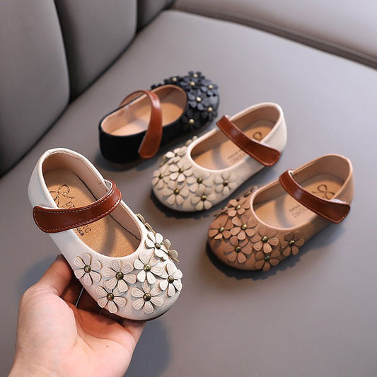 Girls' Small Leather Shoes, Female Babies, Flower Single Shoes, Soft Soles, Little Girls $21.09 Dana Fashion Color: Beige Shoe size: 21 Baby & Mother Product information: Upper material: artificial PU Applicable age: toddler clothes (1-3 years old), child