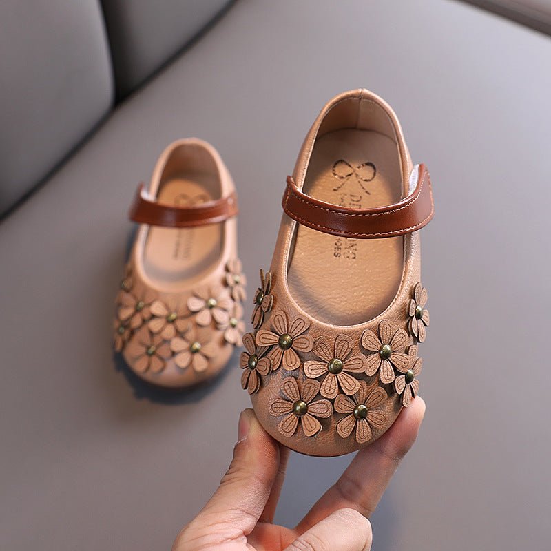 Girls' Small Leather Shoes, Female Babies, Flower Single Shoes, Soft Soles, Little Girls $21.09 Dana Fashion Color: Beige Shoe size: 21 Baby & Mother Product information: Upper material: artificial PU Applicable age: toddler clothes (1-3 years old), child
