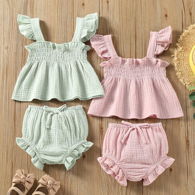 Girls' Solid Color Sling Top Hot Pants Suit $20.00 Dana Fashion Color: Green Suitable For Height: 100cm Baby Clothing Product information: Color: green, pink Pants length: Shorts Applicable height: 80cm,90cm,100cm,110cm,70cm Fabric name: Cotton Closed sty