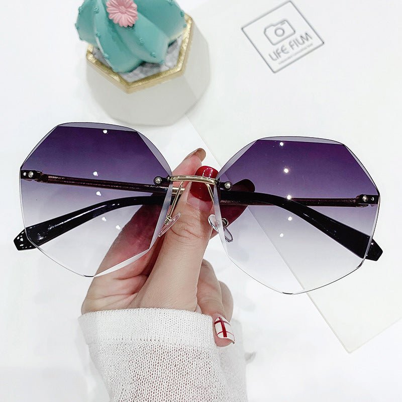 Glasses Cut-edge Sunglasses Polygonal Ladies Sunglasses $19.00 Dana Fashion Color: Gray Women's Accessories Product information: Glasses structure: frame Whether it is polarized: No Lens material: TAC Frame material: metal Style: Female Strength: strong L