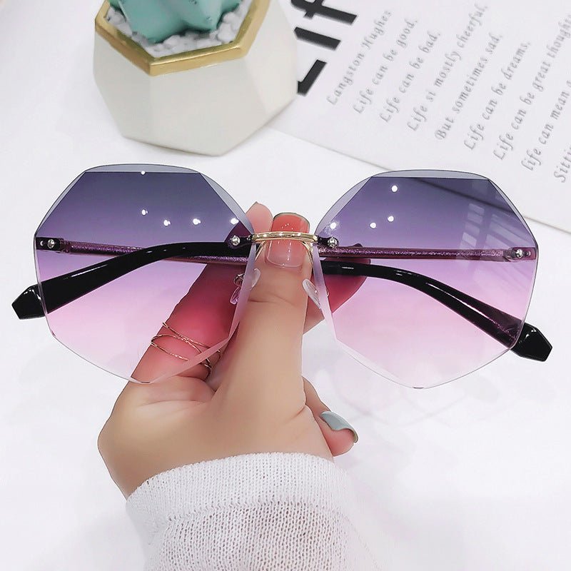 Glasses Cut-edge Sunglasses Polygonal Ladies Sunglasses $19.00 Dana Fashion Color: Ashes Women's Accessories Product information: Glasses structure: frame Whether it is polarized: No Lens material: TAC Frame material: metal Style: Female Strength: strong
