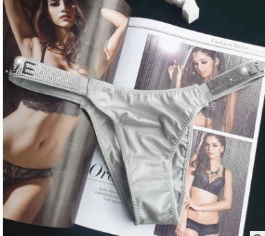 Glossy Thin Belt Hip-Lifting Sports Fitness Underwear Women $29.50 Dana Fashion Color: Light Grey Size: L Women's clothing Specification: Function: Hip lift Material: Polyester fiber (polyester) Style: Sexy Waist type: High waist Clothing style details: D