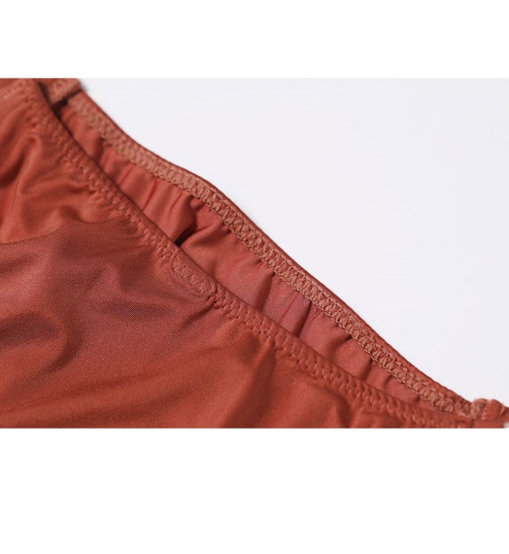 Glossy Thin Belt Hip-Lifting Sports Fitness Underwear Women $29.50 Dana Fashion Color: Black Size: L Women's clothing Specification: Function: Hip lift Material: Polyester fiber (polyester) Style: Sexy Waist type: High waist Clothing style details: Diamon