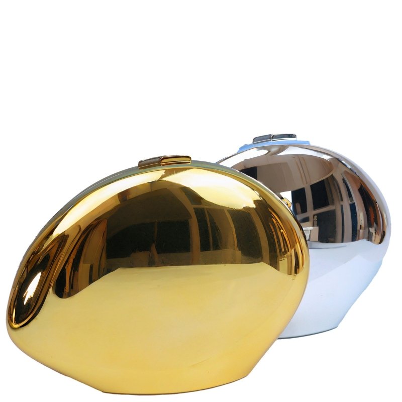 Golden Acrylic Metallic Goose Egg Box Banquet Clutch $37.31 Dana Fashion Color: Black Size: 21 x 5 x 15cm Women's Bags Product information: Color: gold (with lining), silver (with lining), Daikin color (with lining), large silver (with lining) Outer bag t