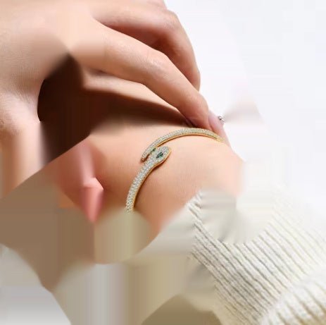 Golden Silver Snake Female Open-ended Bracelet $98.50 Dana Fashion Color: Gold Bracelet Women's Accessories Product information: Treatment Process: Electroplating Color: gold snake bracelet, silver bracelet Applicable population: Female Material: Alloy Mo