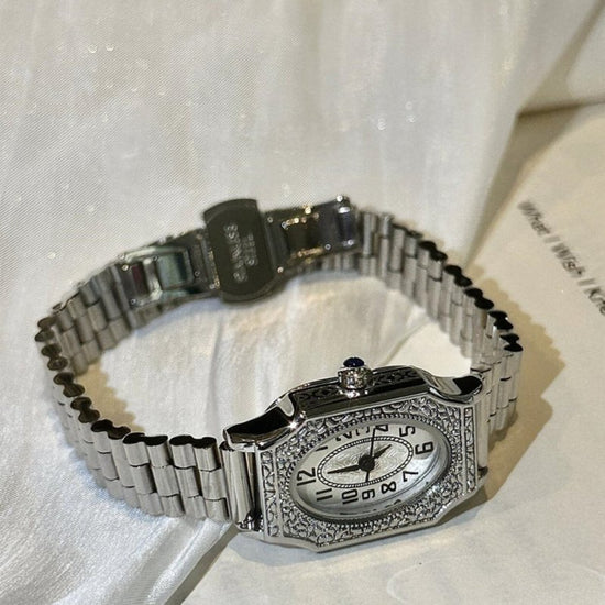 Good-looking Steel Belt Artistic Design Carved Retro Style Small Watch For Women $54.00 Dana Fashion Color: Silver Streak White Noodles Women's Accessories Product information: Color: Silver Streak white noodles, gold strap white noodles, gold strap gold