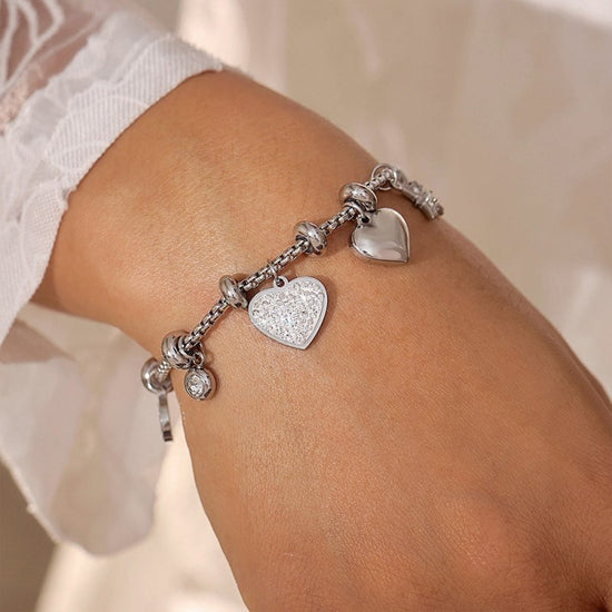 Graceful Personality Heart Shape With Diamond Bracelet Titanium Steel $36.61 Dana Fashion Color: Gold Women's Accessories Product information: Color: E560-steel heart bracelet, E560-gold heart bracelet Applicable people: Unisex Material: titanium steel Sh