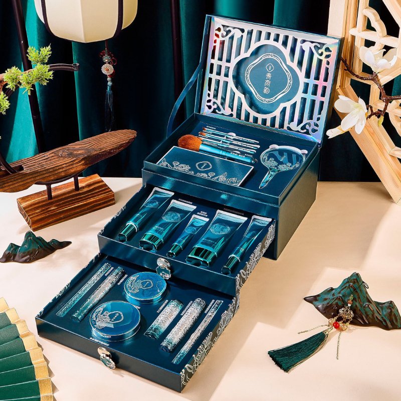 Green Lotus Beauty Makeup And Skin Care 18 Pieces Suit $150.00 Dana Fashion Color: Makeup 18piece set makeup Product information: Color: Qingheyun makeup set 18 pieces+gift bag Efficacy: concealer, beautify and even skin color Net content: 0.8g (lipstick)