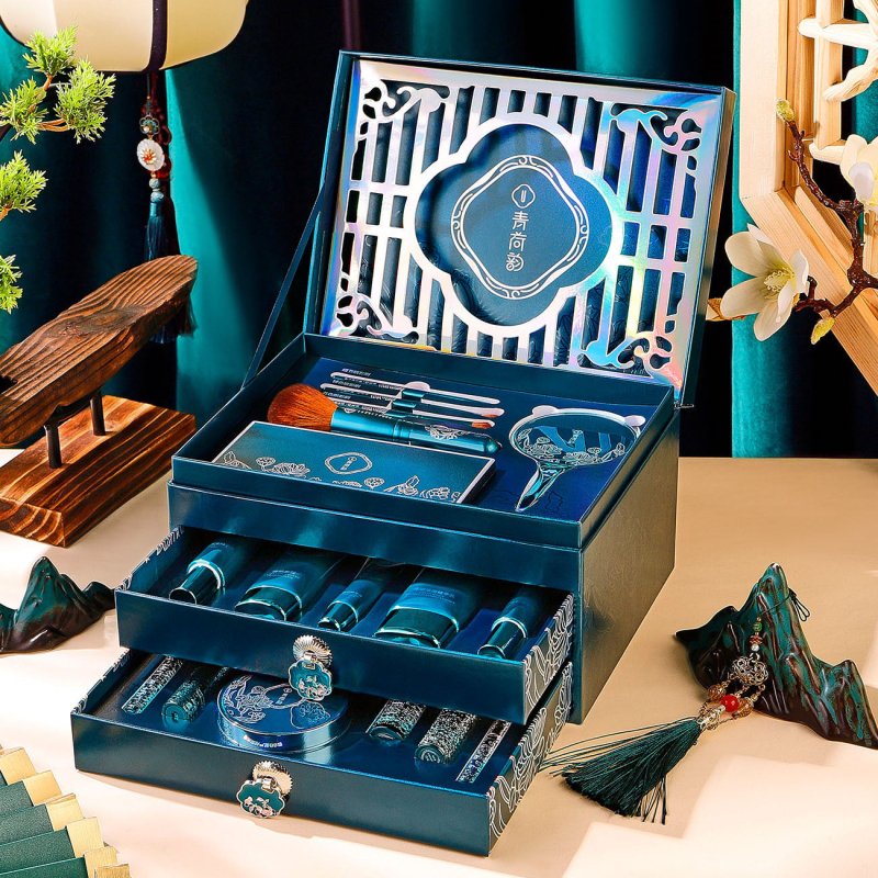 Green Lotus Beauty Makeup And Skin Care 18 Pieces Suit $150.00 Dana Fashion Color: Makeup 18piece set makeup Product information: Color: Qingheyun makeup set 18 pieces+gift bag Efficacy: concealer, beautify and even skin color Net content: 0.8g (lipstick)