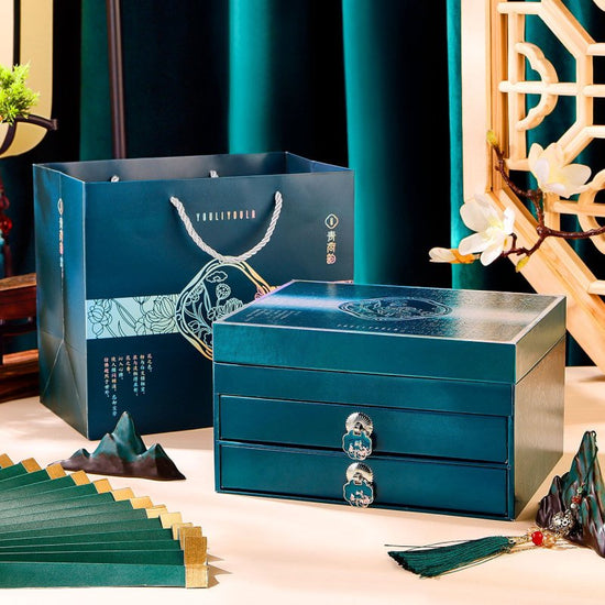Green Lotus Beauty Makeup And Skin Care 18 Pieces Suit $150.00 Dana Fashion Color: Makeup 18piece set makeup Product information: Color: Qingheyun makeup set 18 pieces+gift bag Efficacy: concealer, beautify and even skin color Net content: 0.8g (lipstick)
