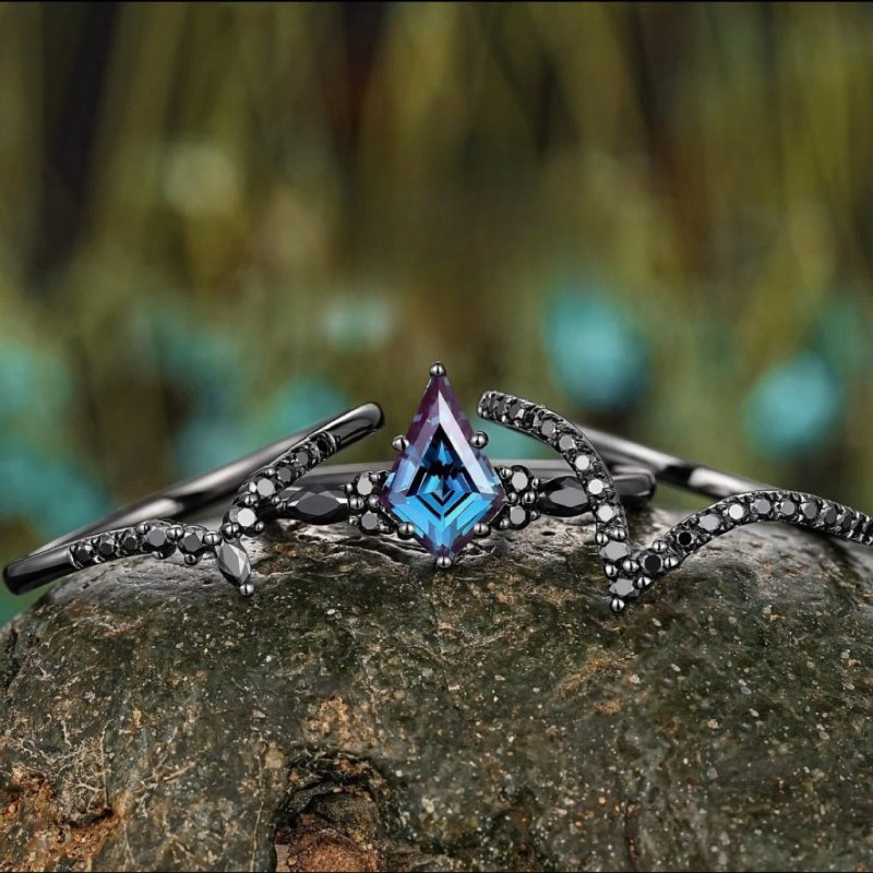Gun Black Retro Three-piece Women's Ring $10.77 Dana Fashion Color: Colorful Size: 10 Yards Women's Accessories Product information: Type: Ring Treatment Process: Electroplating Color: Gun black colorful three-piece set Applicable population: Female Size:
