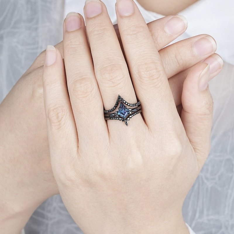 Gun Black Retro Three-piece Women's Ring $10.77 Dana Fashion Color: Colorful Size: 10 Yards Women's Accessories Product information: Type: Ring Treatment Process: Electroplating Color: Gun black colorful three-piece set Applicable population: Female Size: