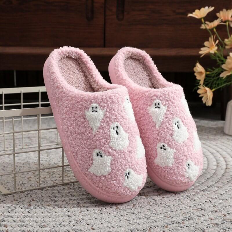 Halloween Ghost Cartoon Thermal Cotton Slippers Men And Women $29.50 Dana Fashion Color: Pink Size: 36to37 Women's shoes Product information: Color: cotton slippers-6 kid (black), cotton slippers-6 kid (pink) Size: 36-37,38-39,40-41,42-43,44-45 Sole mater
