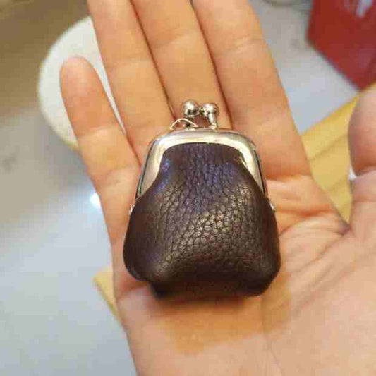 Hand-held One-shoulder Chain Decoration Dumpling Clip Coin Purse $25.75 Dana Fashion Color: Black Women's Bags Product information: Material: First layer cowhide Style: Clutch Handbag method: one shoulder crossbody Size: 3*3 * 3cm Packing list: 1* Purse P