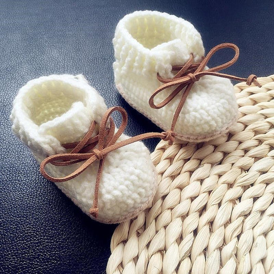 Hand-Woven Baby Shoes, Baby Shoes For Men and Women $39.70 Dana Fashion Color: Blue Size: 10cm Baby & Mother Product information: Main fabric composition: Regenerated cellulose fiber 9 cm full moon 10 cm March June 11 cm July September 12 cm October Decem
