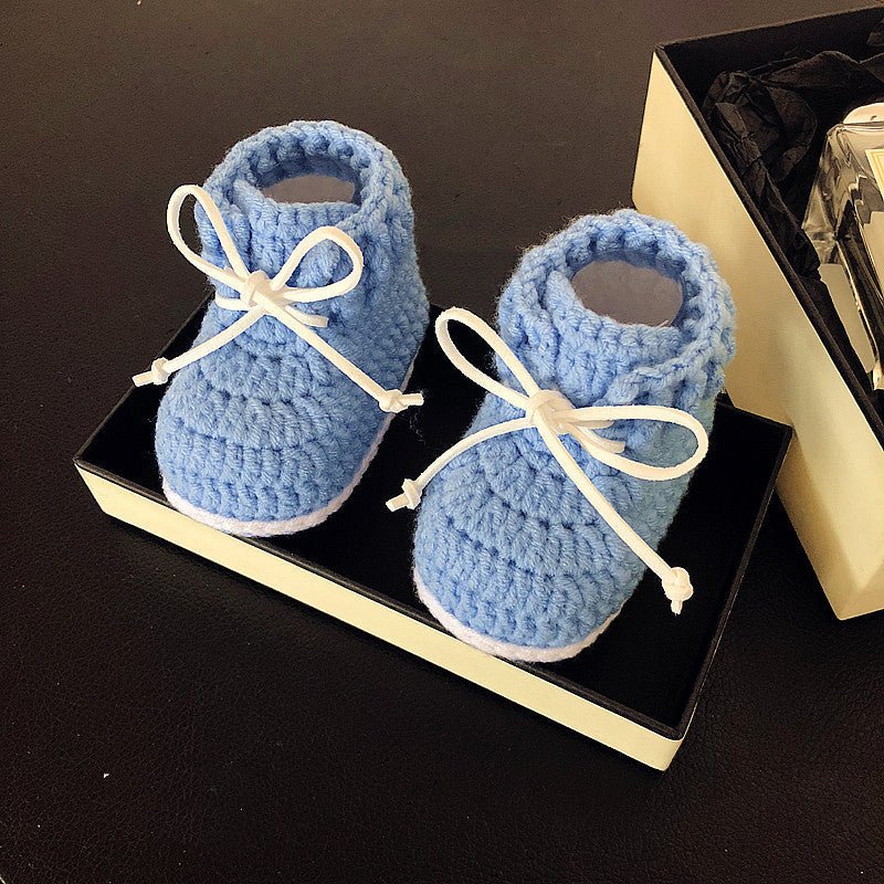 Hand-Woven Baby Shoes, Baby Shoes For Men and Women $39.70 Dana Fashion Color: Blue Size: 10cm Baby & Mother Product information: Main fabric composition: Regenerated cellulose fiber 9 cm full moon 10 cm March June 11 cm July September 12 cm October Decem