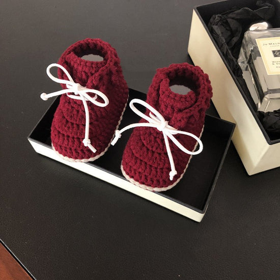 Hand-Woven Baby Shoes, Baby Shoes For Men and Women $39.70 Dana Fashion Color: Wine Red Size: 10cm Baby & Mother Product information: Main fabric composition: Regenerated cellulose fiber 9 cm full moon 10 cm March June 11 cm July September 12 cm October D