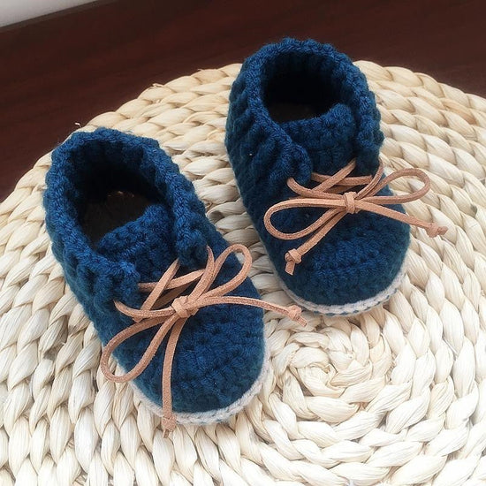 Hand-Woven Baby Shoes, Baby Shoes For Men and Women $39.70 Dana Fashion Color: Blue Size: 10cm Baby & Mother Product information: Main fabric composition: Regenerated cellulose fiber 9 cm full moon 10 cm March June 11 cm July September 12 cm October Decem