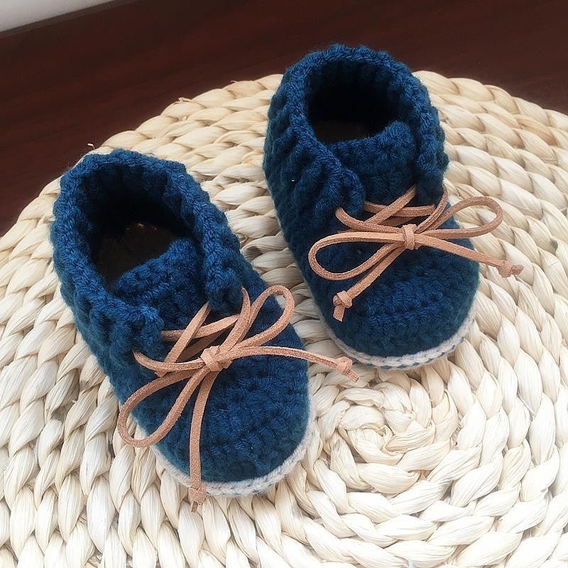 Hand-Woven Baby Shoes, Baby Shoes For Men and Women $39.70 Dana Fashion Color: Blue Size: 10cm Baby & Mother Product information: Main fabric composition: Regenerated cellulose fiber 9 cm full moon 10 cm March June 11 cm July September 12 cm October Decem