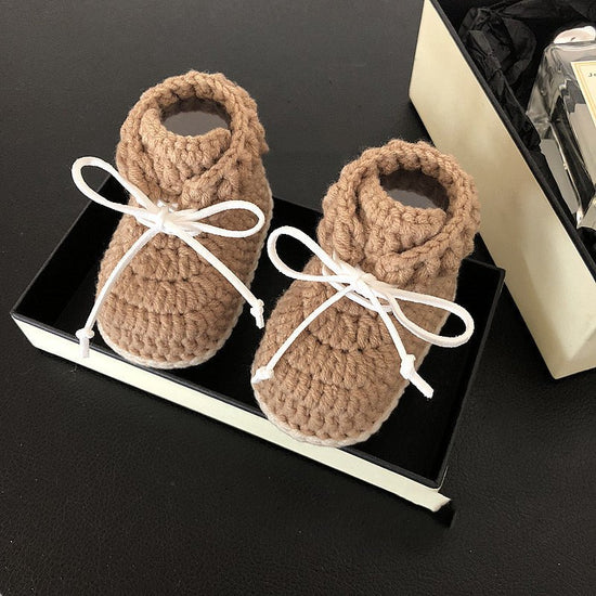 Hand-Woven Baby Shoes, Baby Shoes For Men and Women $39.70 Dana Fashion Color: Camel Size: 10cm Baby & Mother Product information: Main fabric composition: Regenerated cellulose fiber 9 cm full moon 10 cm March June 11 cm July September 12 cm October Dece