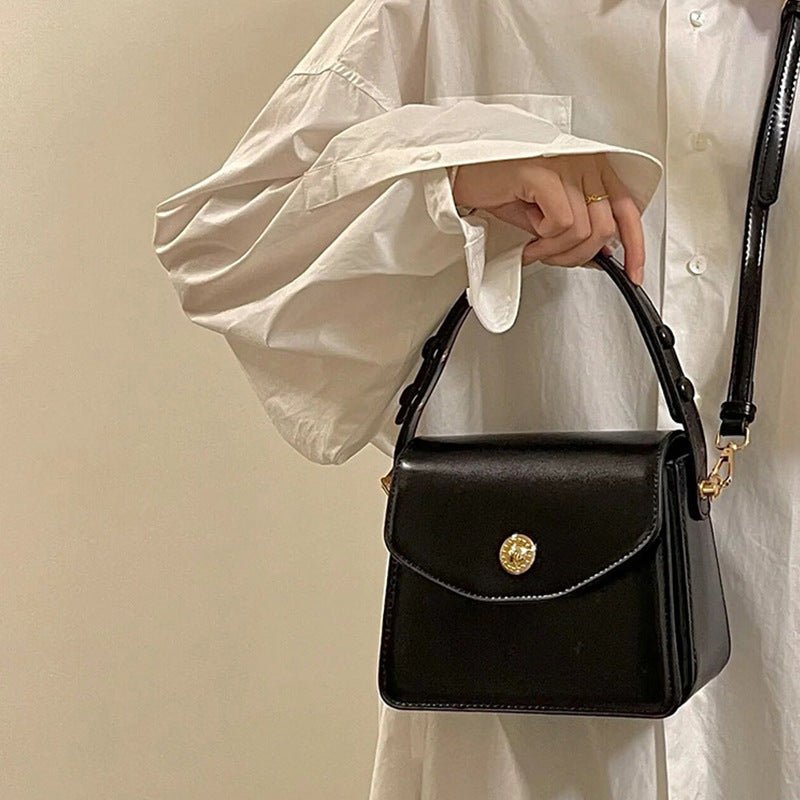 Handbag Women's Fashion Retro Messenger Bag $30.42 Dana Fashion Color: Beige Size: 20x17x8cm Women's Bags Product information: Lining texture: Polyester Color: Black, retro red, cherry blossom powder, Milky White Hardness: medium and soft Size: length 20c