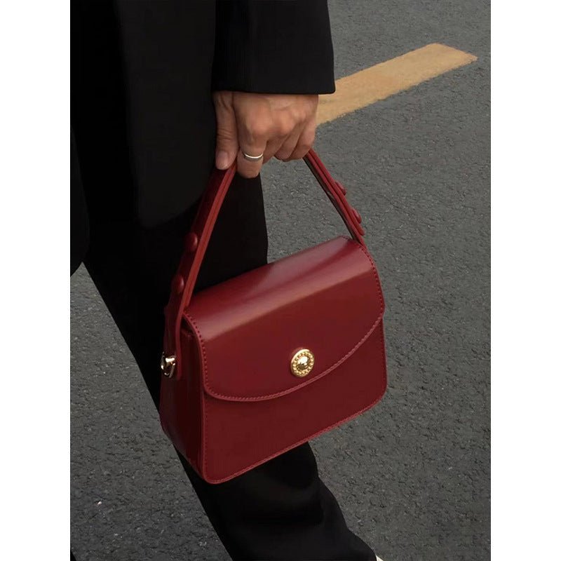 Handbag Women's Fashion Retro Messenger Bag $30.42 Dana Fashion Color: Retro Red Size: 20x17x8cm Women's Bags Product information: Lining texture: Polyester Color: Black, retro red, cherry blossom powder, Milky White Hardness: medium and soft Size: length