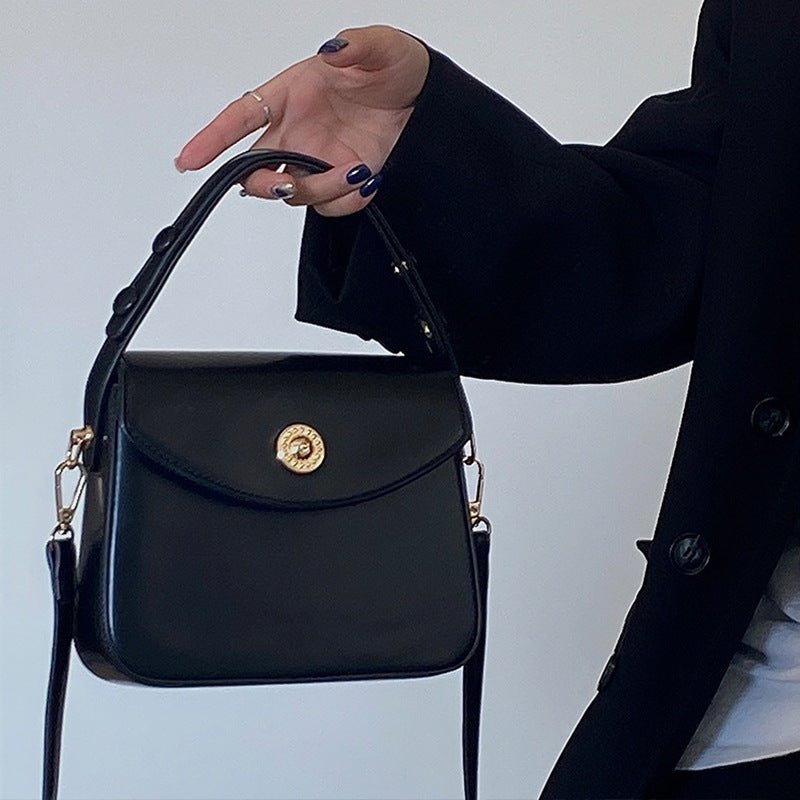 Handbag Women's Fashion Retro Messenger Bag $30.42 Dana Fashion Color: Beige Size: 20x17x8cm Women's Bags Product information: Lining texture: Polyester Color: Black, retro red, cherry blossom powder, Milky White Hardness: medium and soft Size: length 20c
