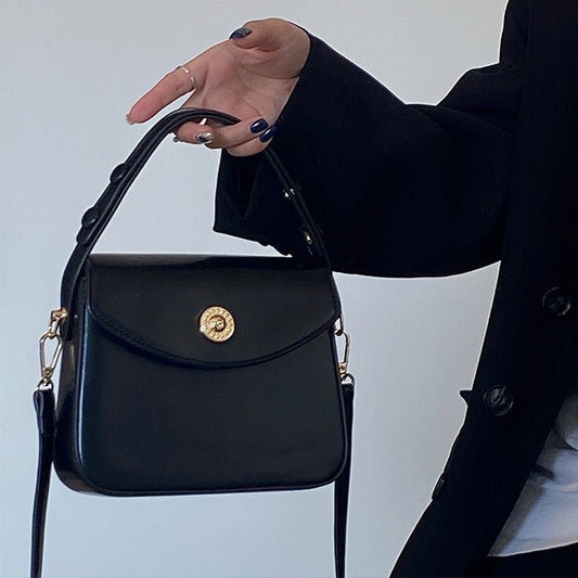 Handbag Women's Fashion Retro Messenger Bag $30.42 Dana Fashion Color: Beige Size: 20x17x8cm Women's Bags Product information: Lining texture: Polyester Color: Black, retro red, cherry blossom powder, Milky White Hardness: medium and soft Size: length 20c