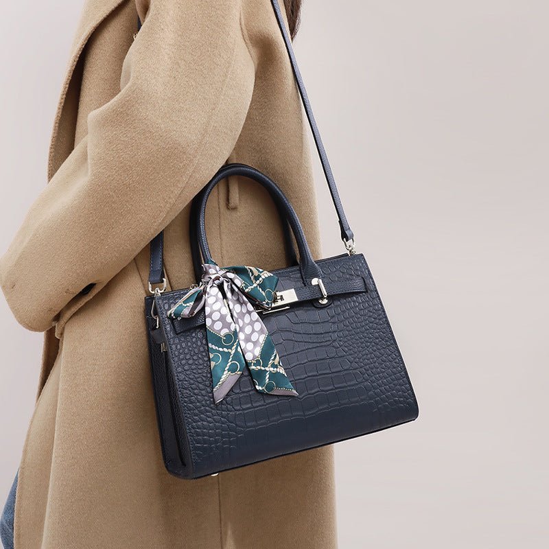 Handbags Female Large Capacity Mom Bag $147.50 Dana Fashion Color: Black Women's Bags Product information: Handbags female large capacity mom bag Lining texture: fabric Color: Black, Blue Outer bag type: Three-dimensional pocket Hardness: medium Material: