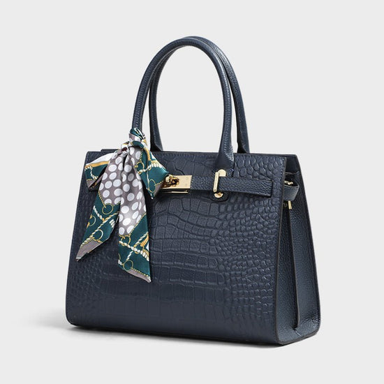 Handbags Female Large Capacity Mom Bag $147.50 Dana Fashion Color: Black Women's Bags Product information: Handbags female large capacity mom bag Lining texture: fabric Color: Black, Blue Outer bag type: Three-dimensional pocket Hardness: medium Material: